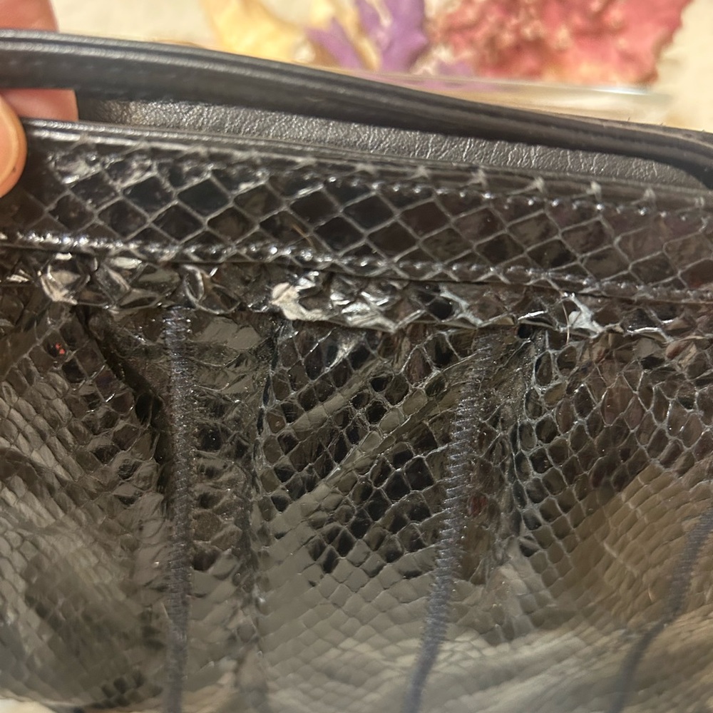 Morgan Taylor leather snakeskin black crossbody purse- vintage - Picture 7 of 17